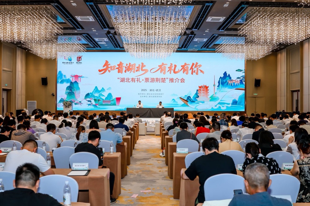 “知音湖北·票游荊楚 ”推介會在中國車谷舉行 武體集團與湖北省旅游協(xié)會簽署戰(zhàn)略協(xié)議