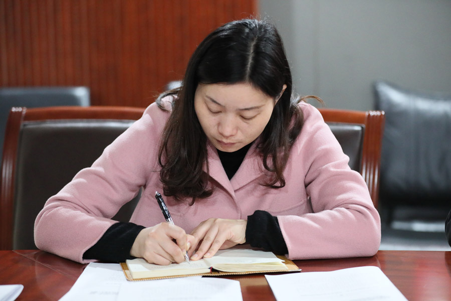 先學(xué)一步 學(xué)深一層 武漢體育中心紀委傳達學(xué)習(xí)十九屆四中全會精神(圖4)