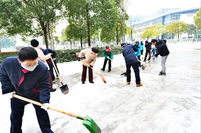 一場雪，體育中心美得不要不要的 但最美的風景還是他們(圖15)