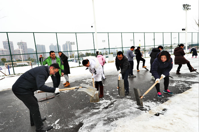 一場雪，體育中心美得不要不要的</br>但最美的風景還是他們(圖5)