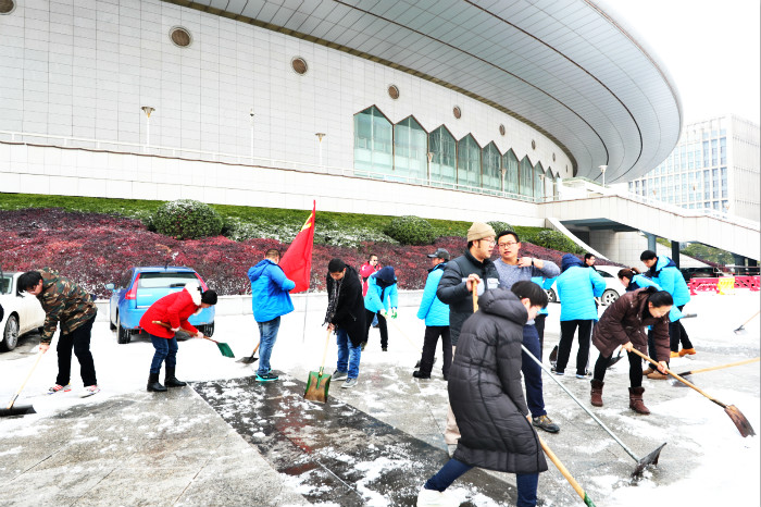 一場雪，體育中心美得不要不要的</br>但最美的風景還是他們(圖8)