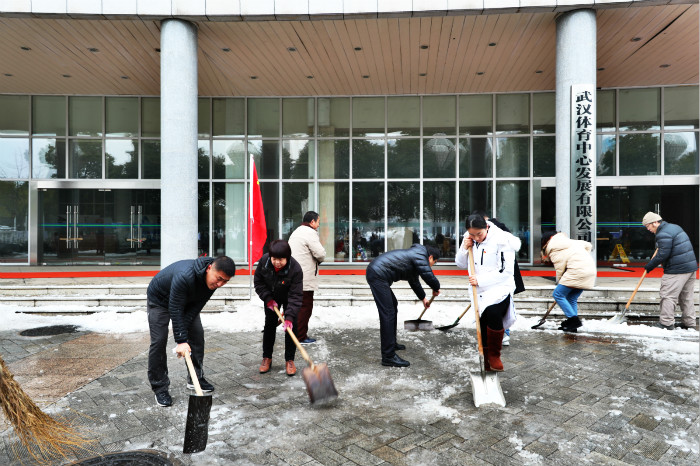 一場雪，體育中心美得不要不要的</br>但最美的風景還是他們(圖10)