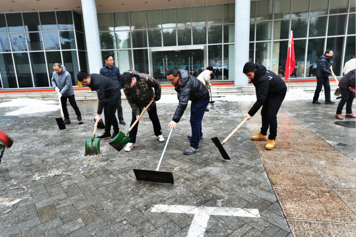 一場雪，體育中心美得不要不要的</br>但最美的風景還是他們(圖12)