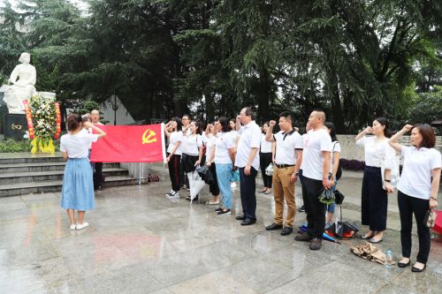 “瞻仰革命先烈 傳承紅色精神” ——公司全體黨員、入黨積極分子參觀向警予烈士陵園(圖3)