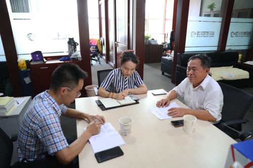 武漢體育中心開展退休老黨員“不忘初心、牢記使命”專題調(diào)研和慰問工作(圖3)