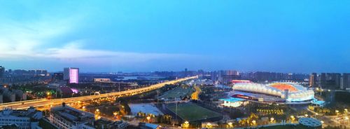 軍運會倒計時30天  燈海點亮“軍運”主場夜色  中國車都，熠熠發(fā)光(圖2)