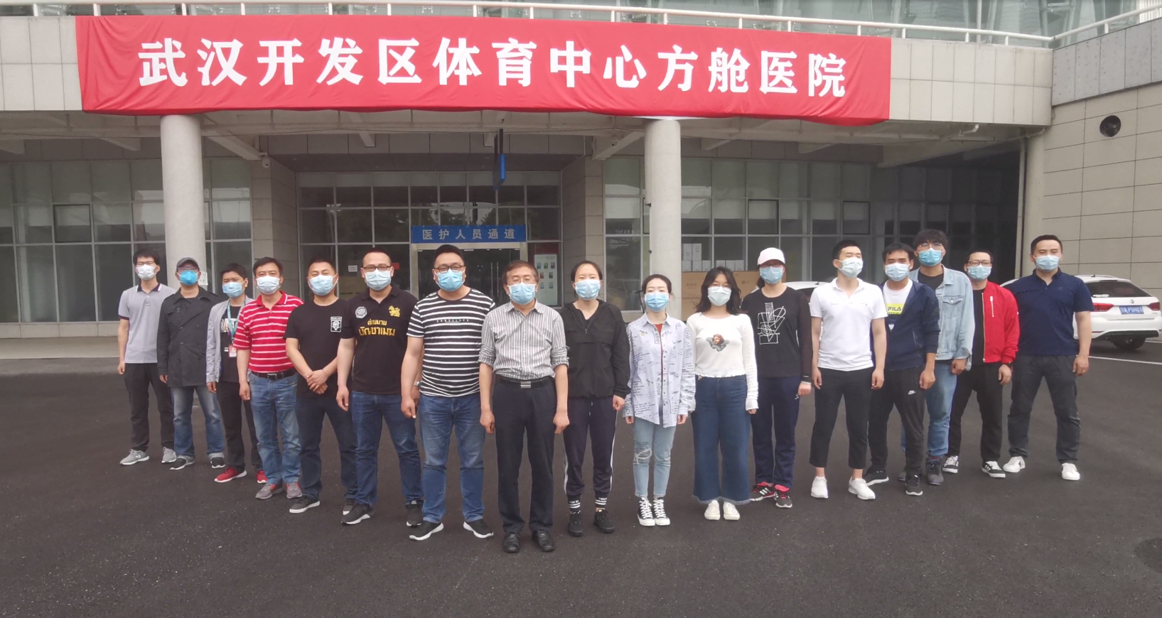 援鄂護(hù)士患癌，武漢體育中心方艙醫(yī)院保障人員祝福：一定要好起來(lái)！
