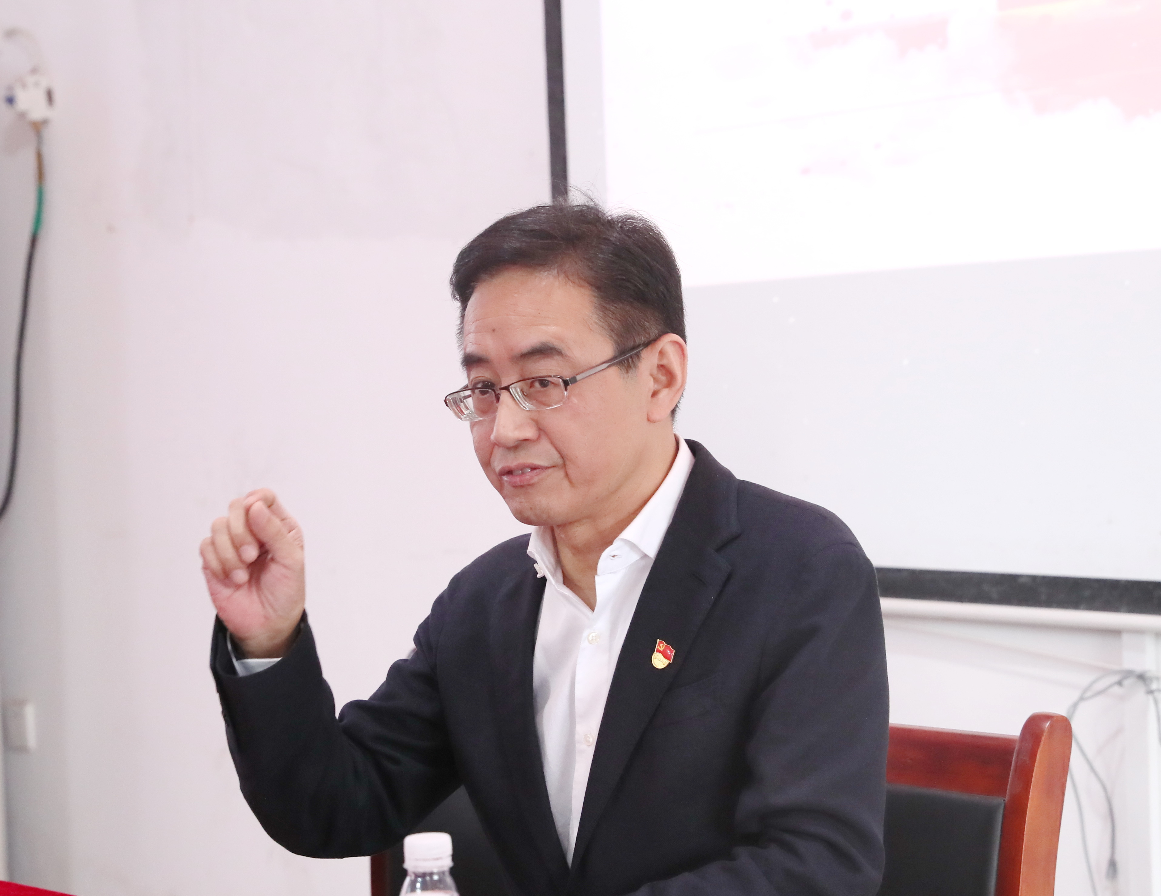 黨建結(jié)對共建 武漢體育中心和十八家社區(qū)聯(lián)合開展主題黨日活動(dòng)(圖5)